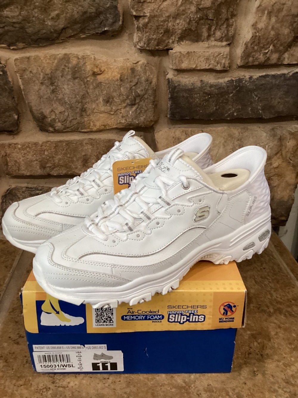 Skechers D'lites New Scene Womens Sneaker 11 White Silver Slip On Hands Free New - Picture 4 of 8